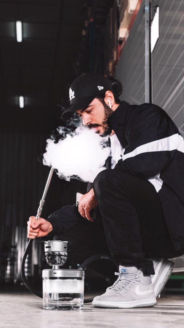 Are you ready ? 🧳💨✈️ Tsar Gofast, partout, avec vous.
Disponible en 10 coloris, vendue toute équipée !
#hookah #photography #sneakers #streetwear #shishatime